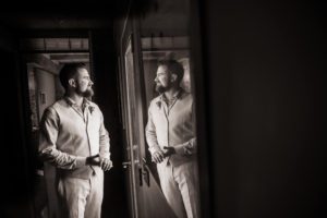 sedona-wedding-groom-getting-ready