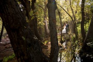 sedona-wedding-lauberge-kiss