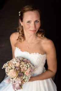 bridal-portrait-wedding-veil-sunlight-natural-1129