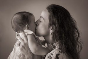 family-portrait-sedona-kiss-baby-1063
