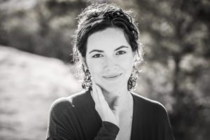 maternity-portrait-sedona-arizona-bell-rock-smile-1133